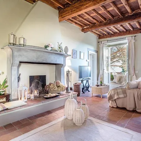 Villa Il Frantoio, A With Terrace And Pool Capannori